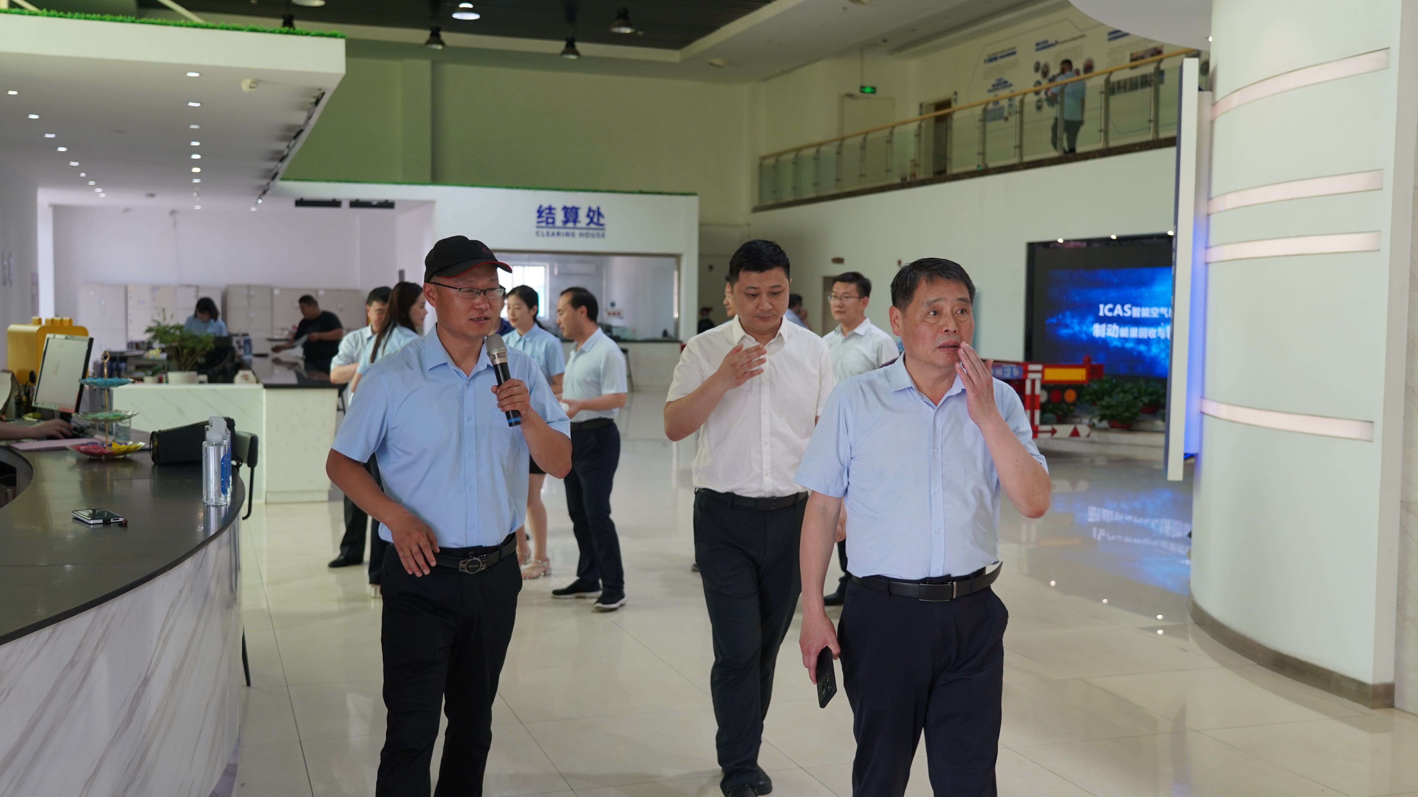 省工信厅等领导莅临锣响参观 省工信厅等领导莅临锣响参观